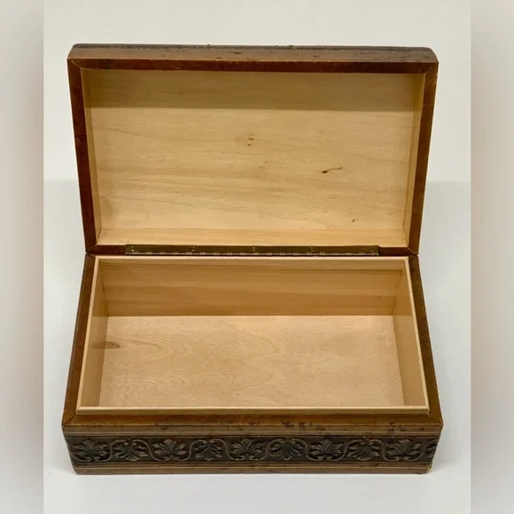 Mid Century Vintage Lion Crest Embosssed Embellished Leather Wood Jewelry Box